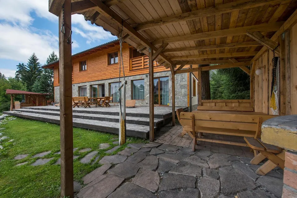 Krytá terasa pri apartmánoch