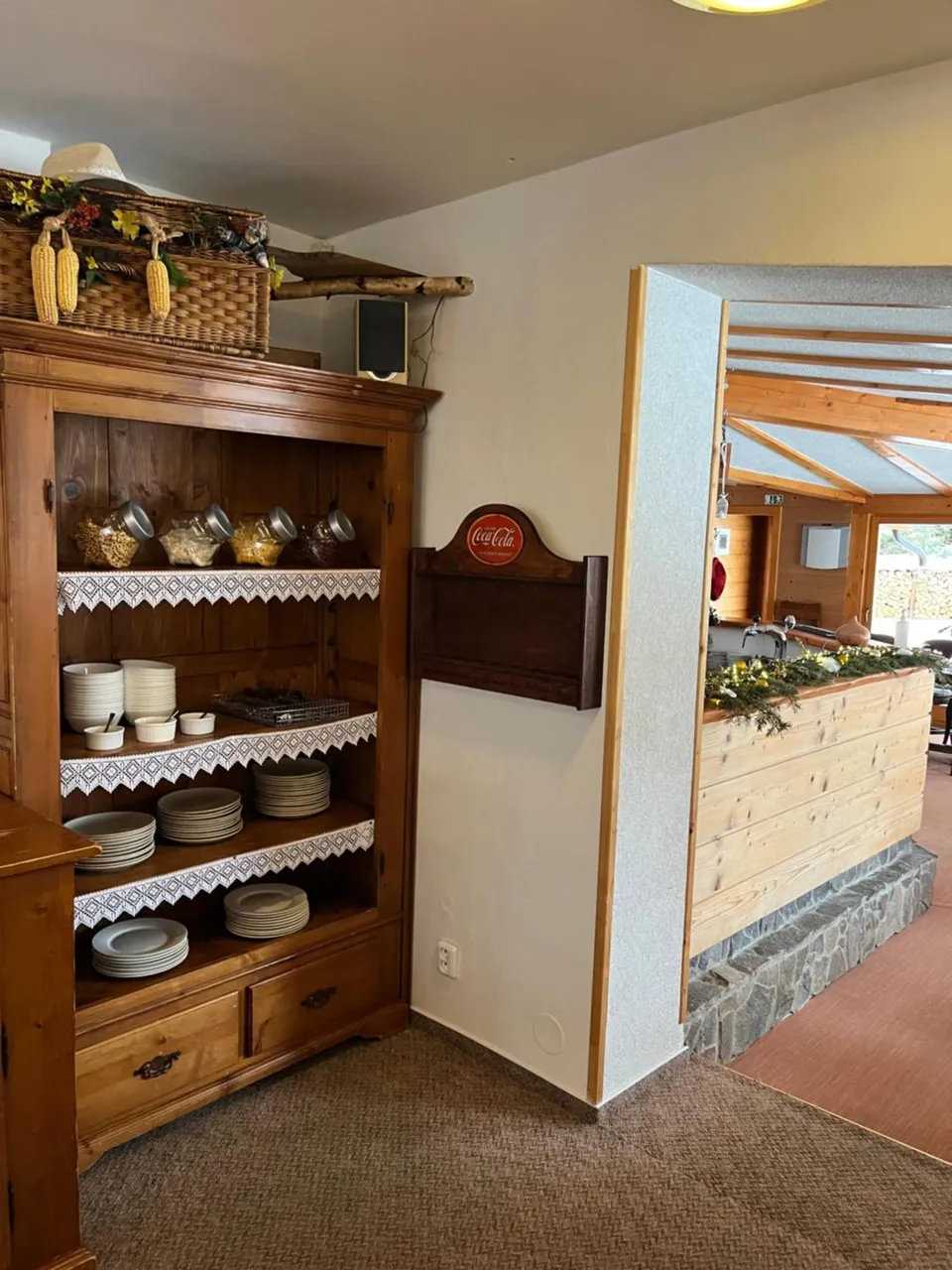 Raňajkáreň s krbom